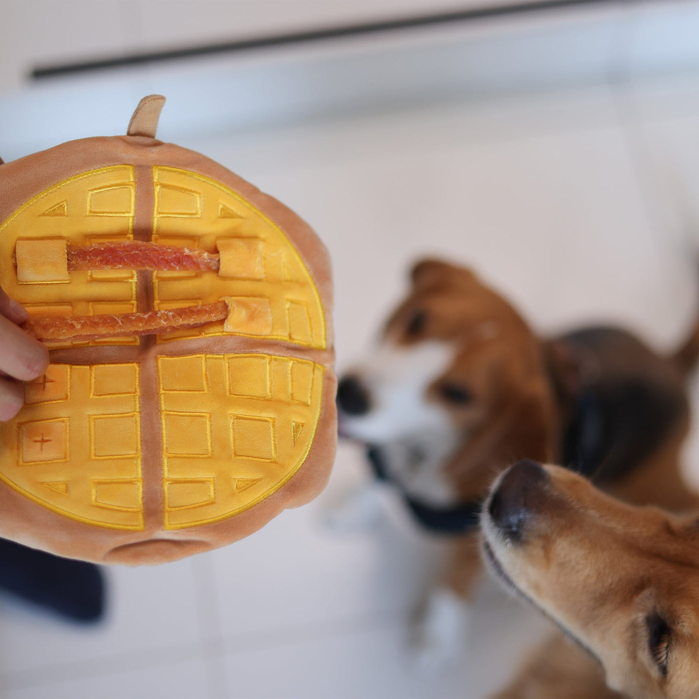 Woof_雞蛋仔/格仔餅二合一藏食寵物毛絨玩具